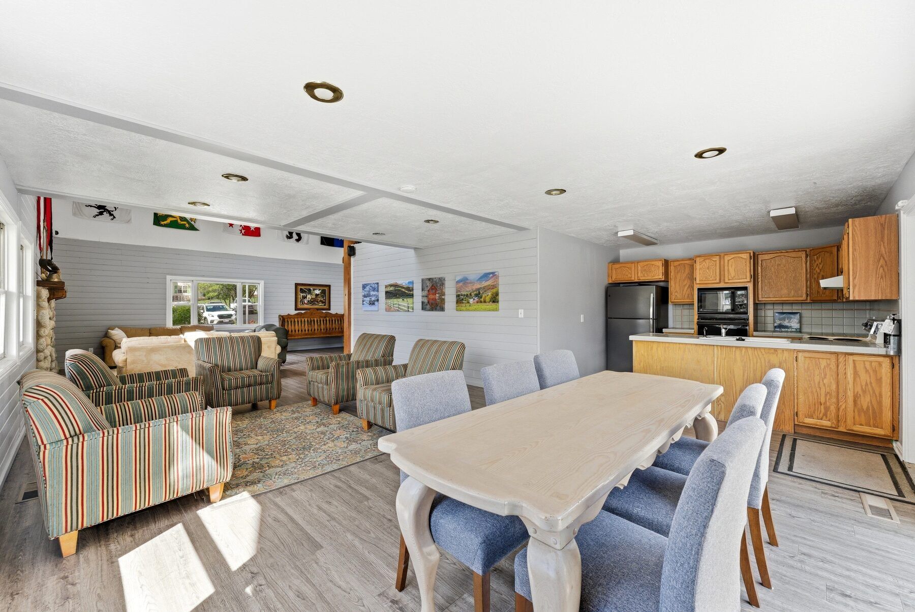 Swiss Oaks clubhouse lounge and dining gathering space in Midway