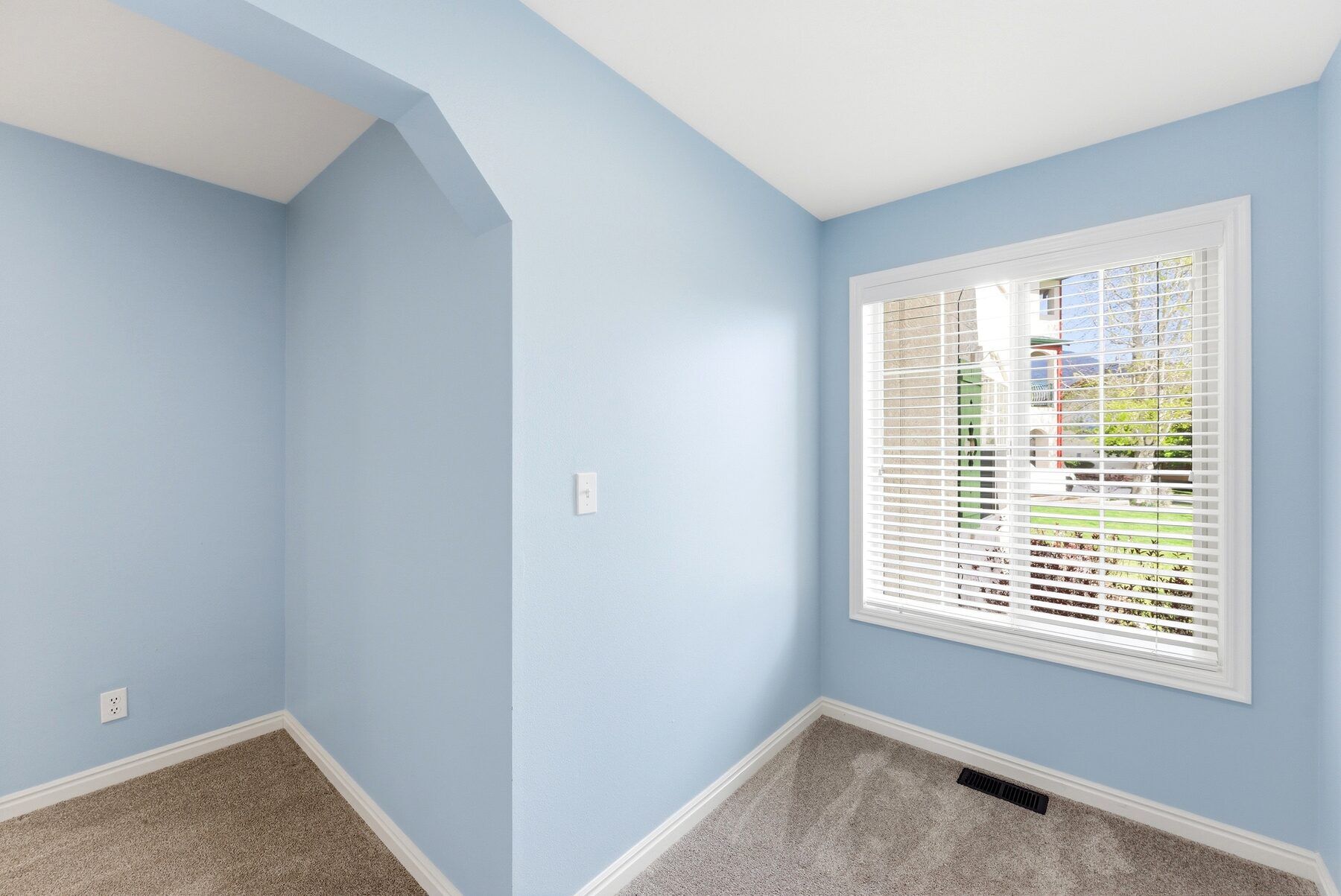 Third bedroom in single-level Swiss Oaks condo 1041 W Grindelwald Midway